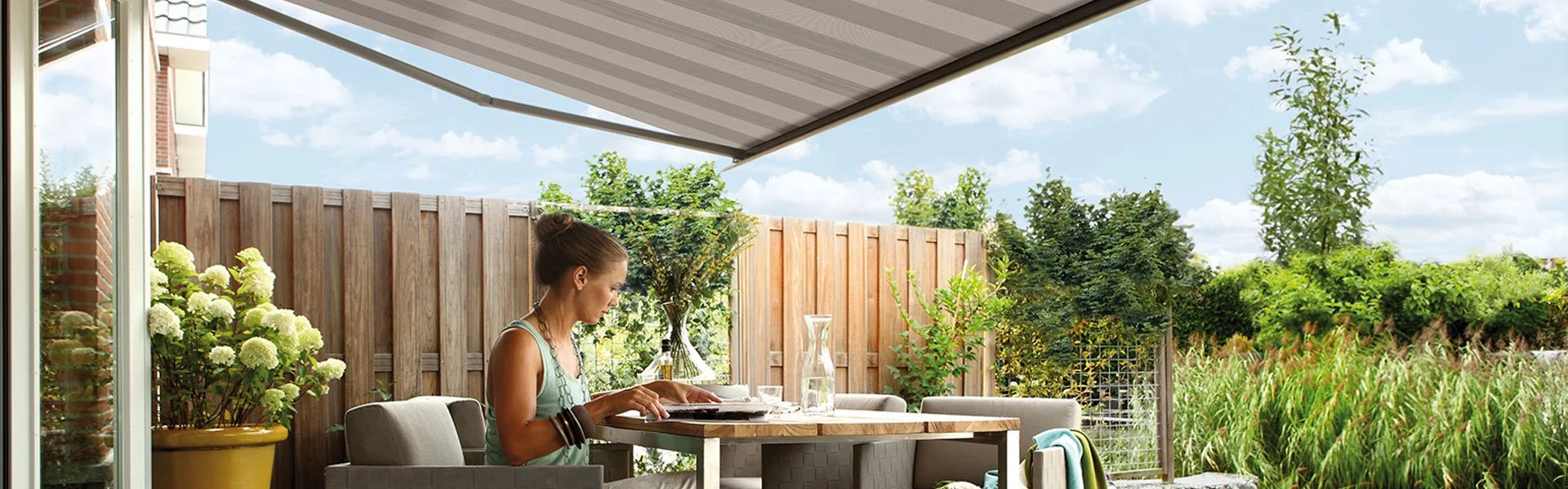 641-buitenzonwering_knikarmscherm-header.webp 641-buitenzonwering_knikarmscherm-header.webp